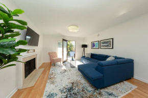 Minutes to Broadway Large 2B-2Ba family unit for up to 8 guests with Private Balcony and Optional private parking